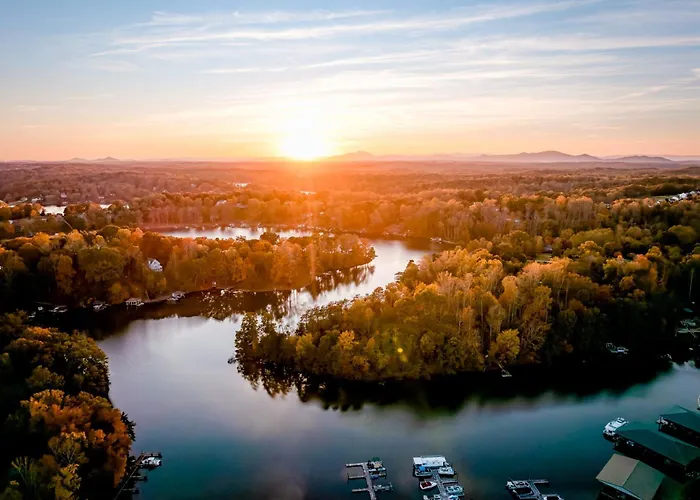 Halesford Harbour Resort - Smith Mountain Lake
