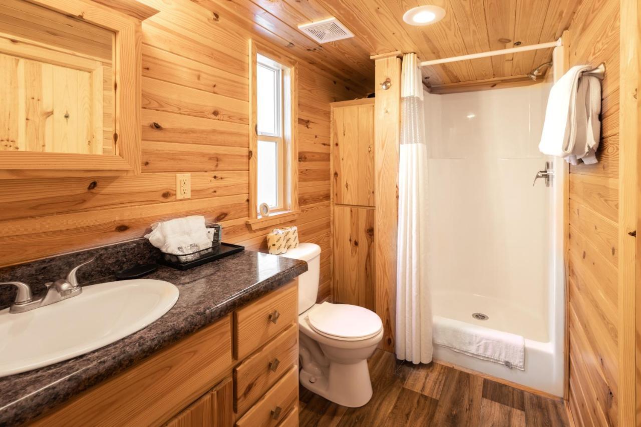 Hotel Halesford Harbour - Smith Mountain