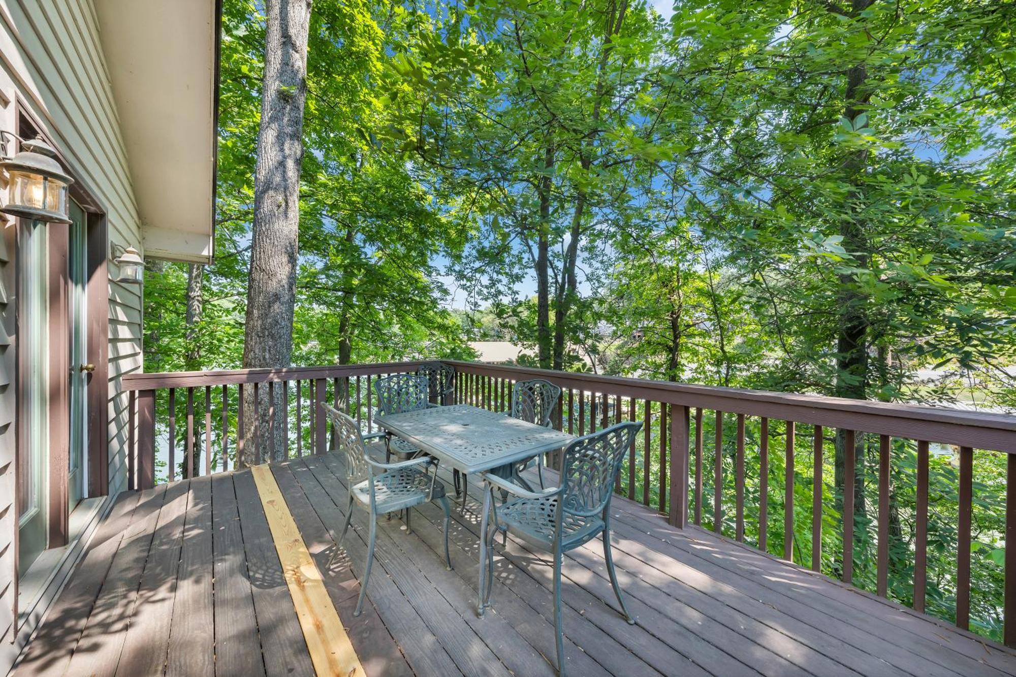 Halesford Harbour - Smith Mountain Hotel *