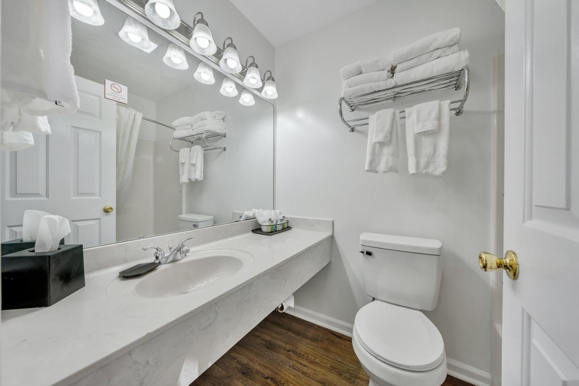 Halesford Harbour - Smith Mountain Hotel Moneta