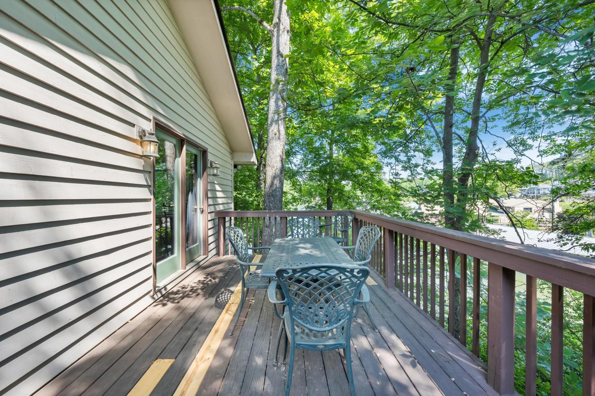 Halesford Harbour - Smith Mountain * Moneta