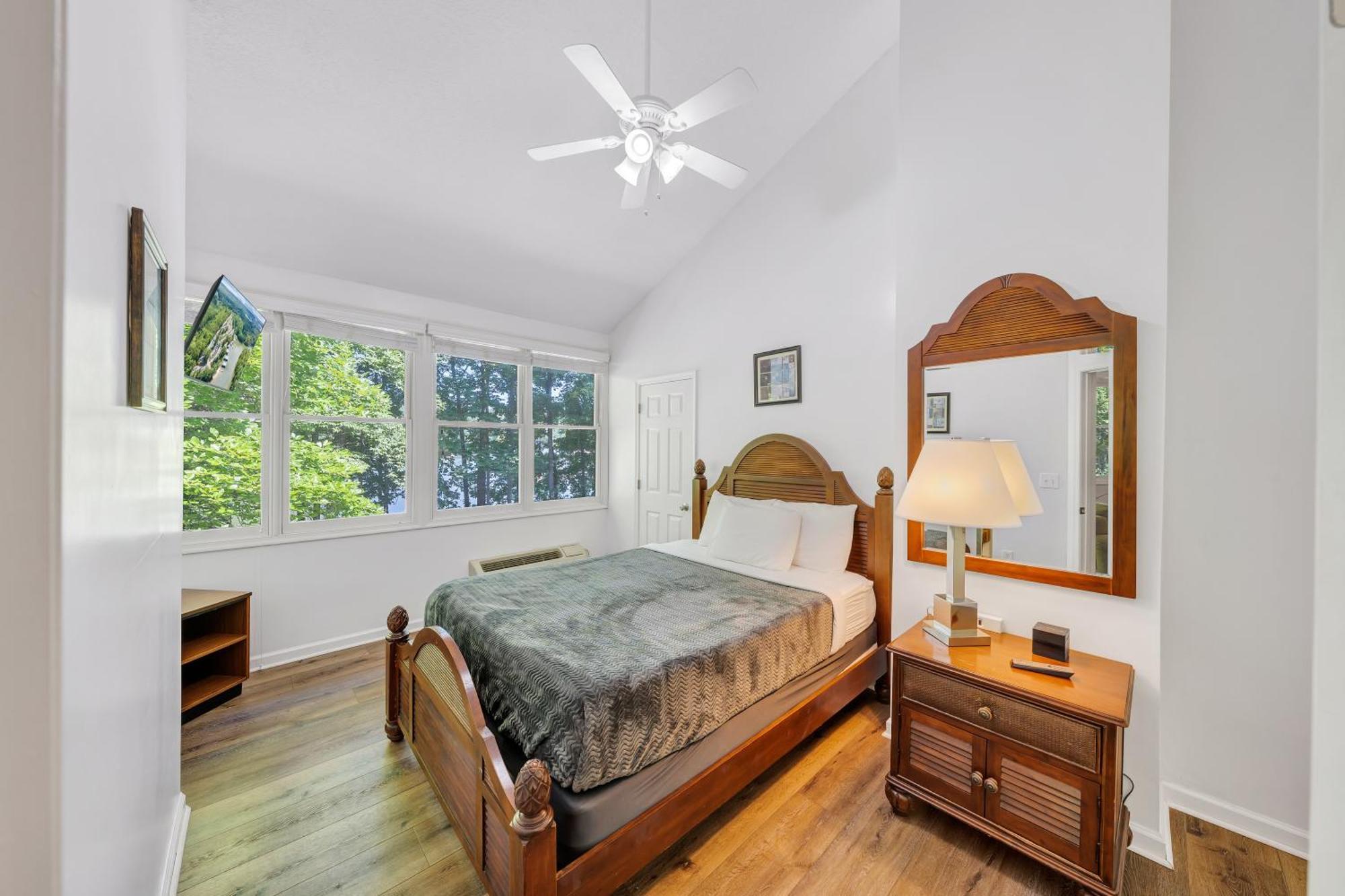 Halesford Harbour - Smith Mountain Hotel Moneta