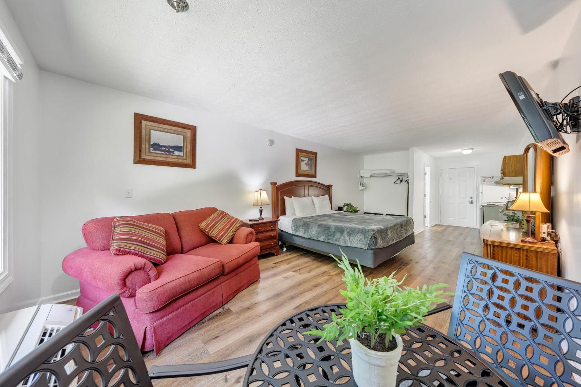Hotel Halesford Harbour - Smith Mountain